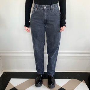 Vintage Levi’s 560 high-waisted washed black jeans. 🖤